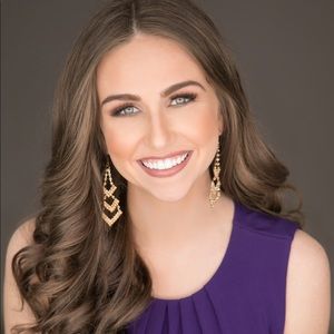 Meet your Posher, Caroline